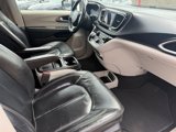Used 2018 Chrysler Pacifica Touring-L w/ Tire & Wheel Group image 3