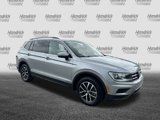 Used 2021 Volkswagen Tiguan SE w/ Panoramic Sunroof Package image 2