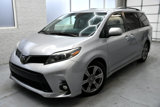 Used 2018 Toyota Sienna SE image 2