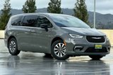 New 2025 Chrysler Pacifica Select image 2