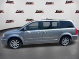 Used 2015 Chrysler Town & Country Touring image 2