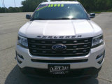 Used 2017 Ford Explorer XLT image 4