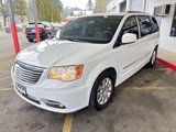 Used 2015 Chrysler Town & Country Touring image 3