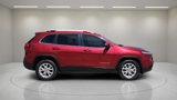 Used 2017 Jeep Cherokee Latitude image 2