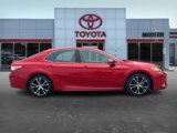 Used 2020 Toyota Camry SE w/ Moonroof Package image 4