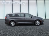 Used 2018 Chrysler Pacifica Touring-L image 2