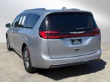 Used 2021 Chrysler Pacifica Touring-L image 3