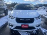 Used 2023 Chrysler Pacifica Limited image 2