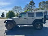 Used 2018 Jeep Wrangler Unlimited Rubicon w/ Connectivity Group image 2