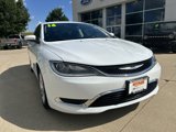 Used 2016 Chrysler 200 Limited w/ Convenience Group image 2