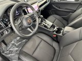 Certified 2024 Porsche Macan image 4