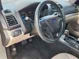 Used 2018 Ford Explorer XLT image 2