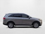 Used 2017 Kia Sorento LX w/ LX Convenience Package image 4