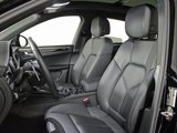 Certified 2022 Porsche Macan image 5
