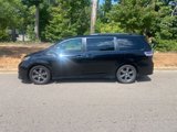 Used 2017 Toyota Sienna SE Premium image 2