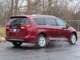 Used 2017 Chrysler Pacifica Touring-L Plus w/ Advanced Safetytec Group image 3