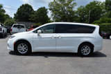 Used 2022 Chrysler Pacifica Touring-L image 4