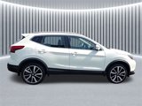 Used 2017 Nissan Rogue Sport SL image 2