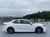 Used 2018 Toyota Camry SE image 2