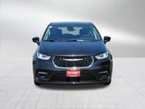 Used 2023 Chrysler Pacifica Touring-L image 2