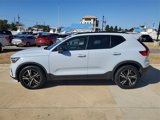Used 2024 Volvo XC40 B5 Core image 2