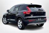Used 2022 Volvo XC40 T5 Momentum image 4