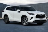 Used 2022 Toyota Highlander XLE image 2