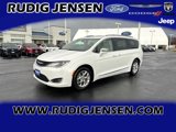 Used 2017 Chrysler Pacifica Limited image 1