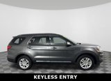 Used 2018 Ford Explorer XLT image 2