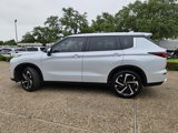 Used 2023 Mitsubishi Outlander SE image 2