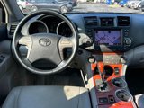Used 2010 Toyota Highlander Limited image 2