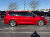 New 2025 Chrysler Pacifica Select image 2