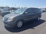 Used 2016 Chrysler Town & Country Touring image 3