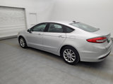 Used 2017 Ford Fusion SE w/ Fusion SE Technology Package image 3