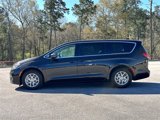 Used 2023 Chrysler Pacifica Touring-L image 5