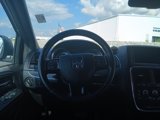 Used 2016 Dodge Grand Caravan SE image 2
