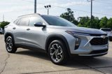 Used 2025 Chevrolet Trax LT w/ LT Convenience Package image 2