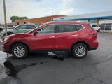 Used 2017 Nissan Rogue SV image 3