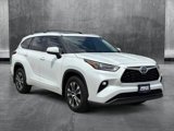 Used 2022 Toyota Highlander XLE image 3