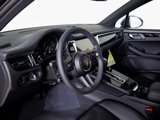 Used 2025 Porsche Macan image 4