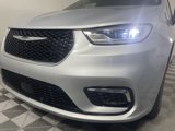 Used 2023 Chrysler Pacifica Touring-L image 3