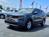 Used 2022 Kia Sorento LX image 3