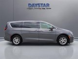 Used 2022 Chrysler Pacifica Touring-L image 2
