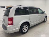 Used 2010 Chrysler Town & Country Touring image 5