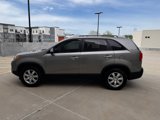 Used 2011 Kia Sorento LX w/ Convenience Pkg image 4