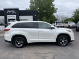 Used 2017 Toyota Highlander Plus image 3