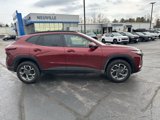 Used 2025 Chevrolet Trax LT w/ LT Convenience Package image 2