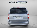Used 2015 Chrysler Town & Country Touring-L image 3