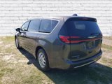 Used 2023 Chrysler Pacifica Touring-L image 3