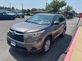 Used 2015 Toyota Highlander LE image 2